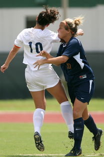 开云体育app在线-体育爆笑现场：运动员“搞怪动作”全场爆笑！